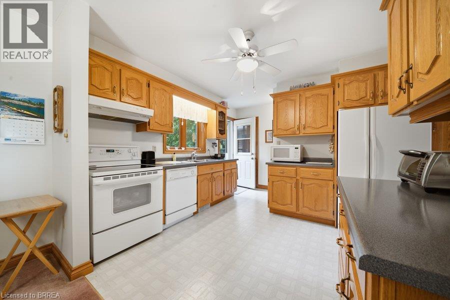70 Thirteenth Street W, Simcoe, ON - Indoor Photo Showing Kitchen With Double Sink