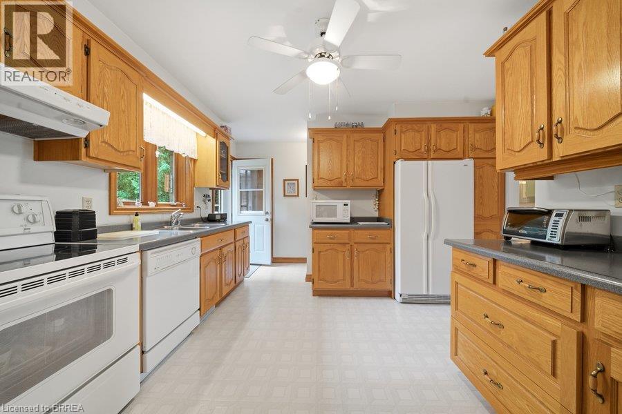 70 Thirteenth Street W, Simcoe, ON - Indoor Photo Showing Kitchen With Double Sink