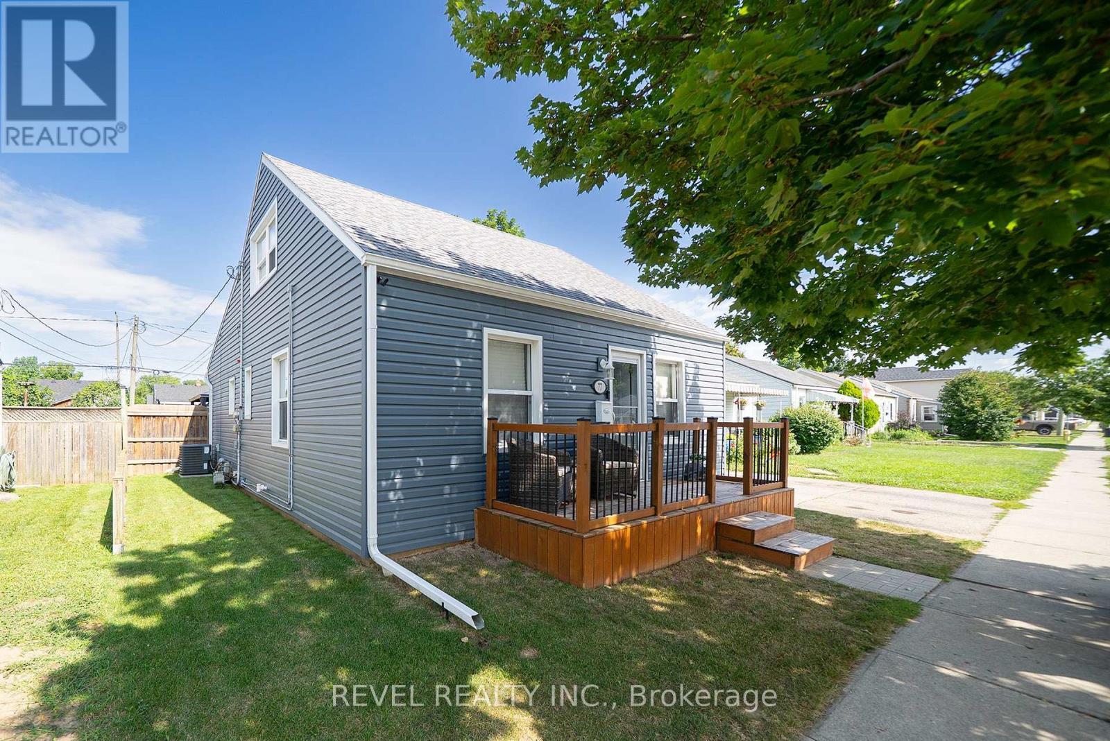 77 Eighth Avenue, Brantford, ON - Outdoor With Deck Patio Veranda