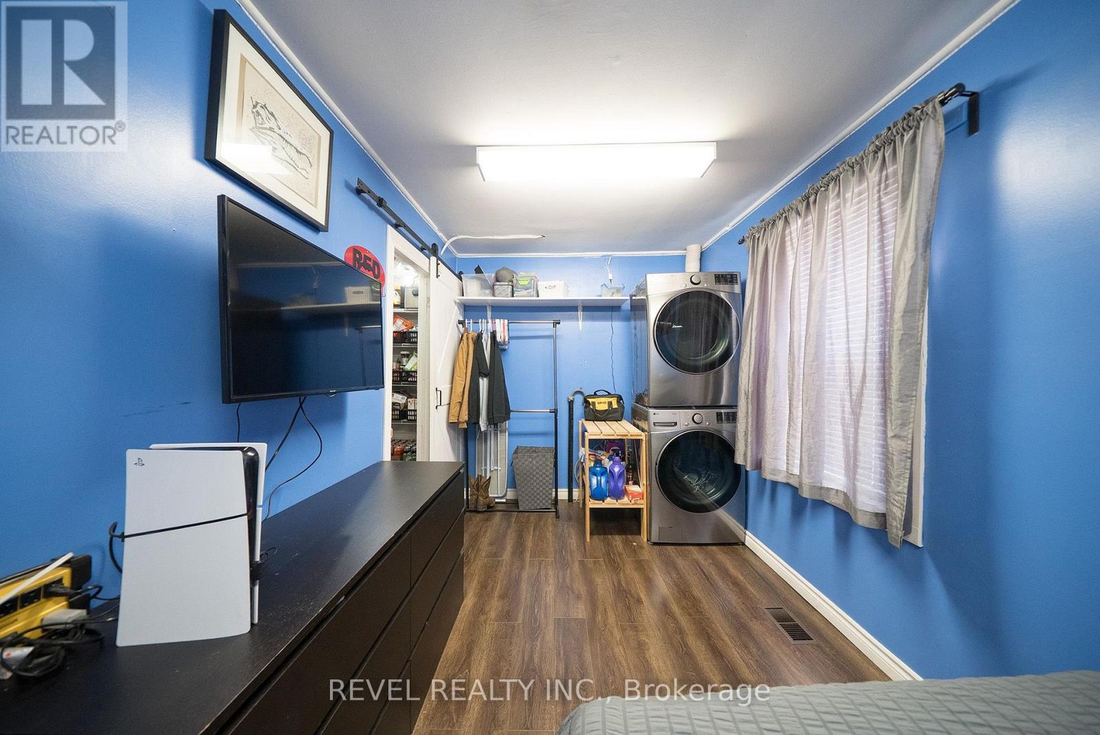 77 Eighth Avenue, Brantford, ON - Indoor