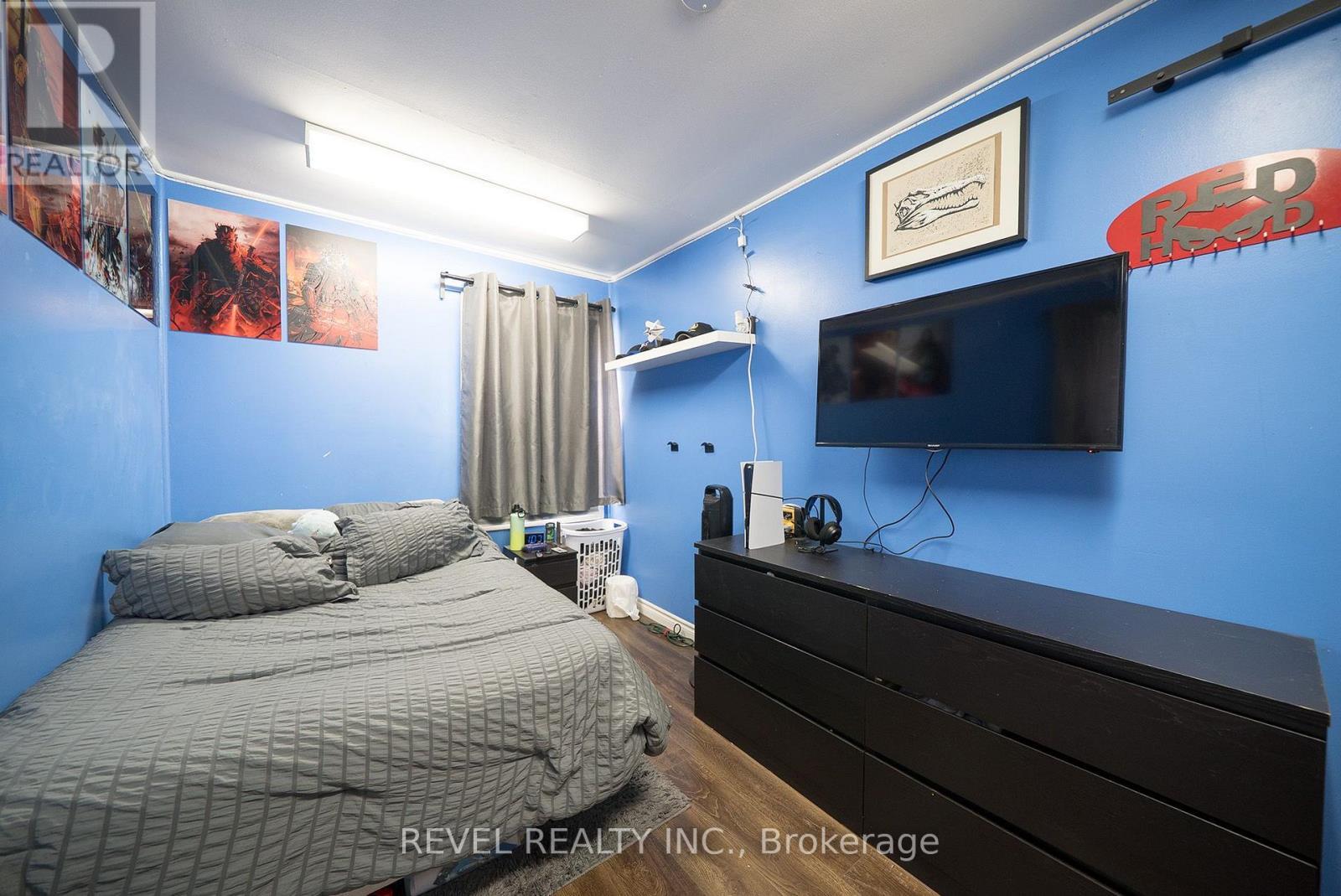 77 Eighth Avenue, Brantford, ON - Indoor Photo Showing Bedroom