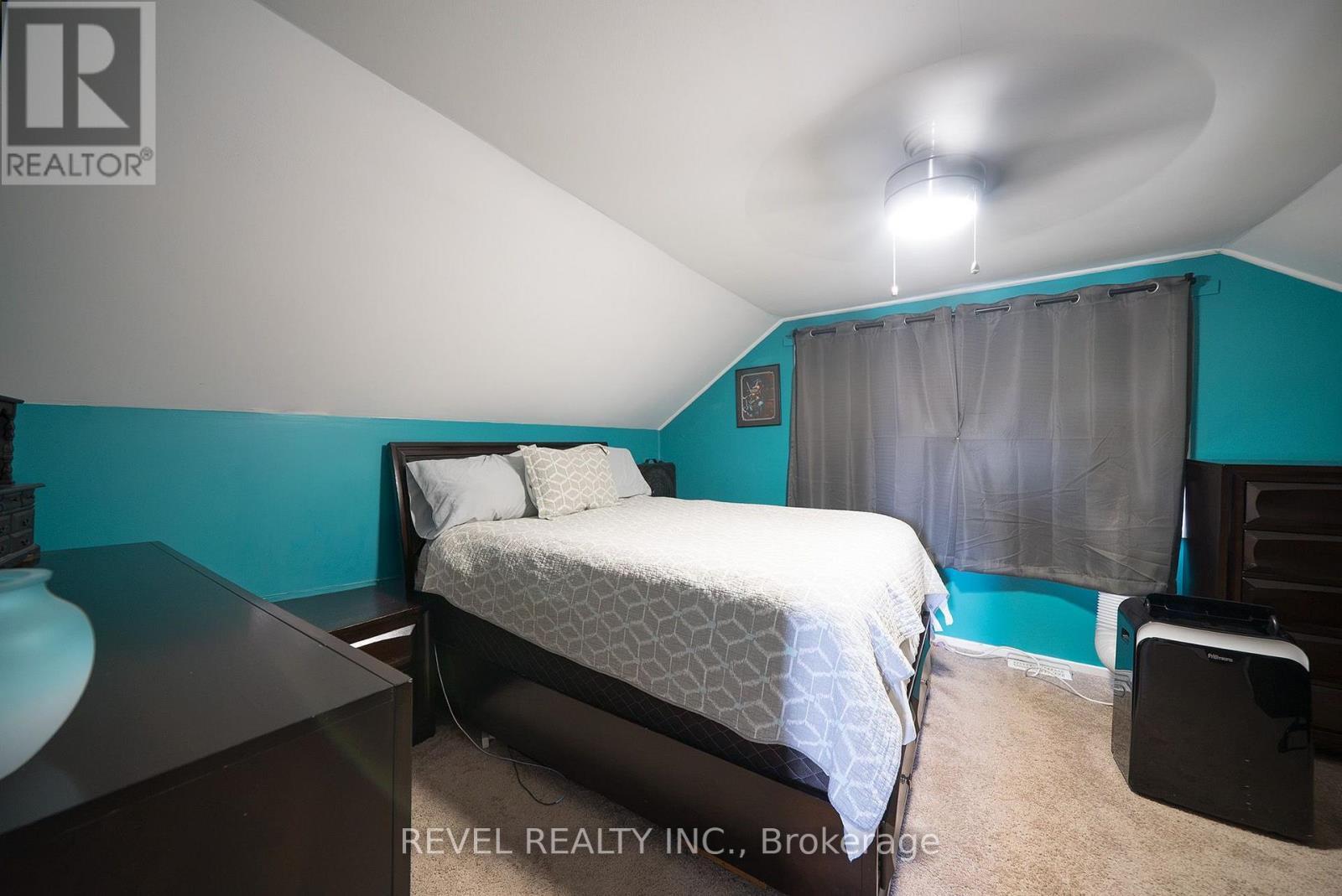 77 Eighth Avenue, Brantford, ON - Indoor Photo Showing Bedroom
