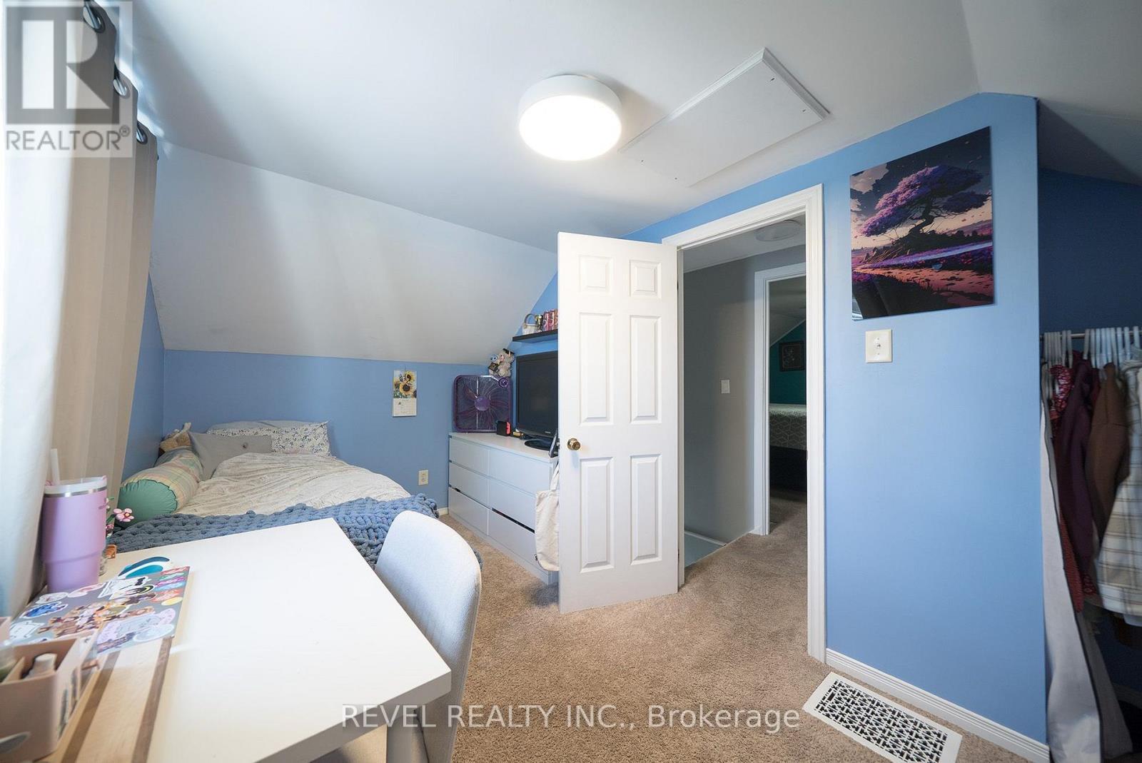 77 Eighth Avenue, Brantford, ON - Indoor Photo Showing Bedroom