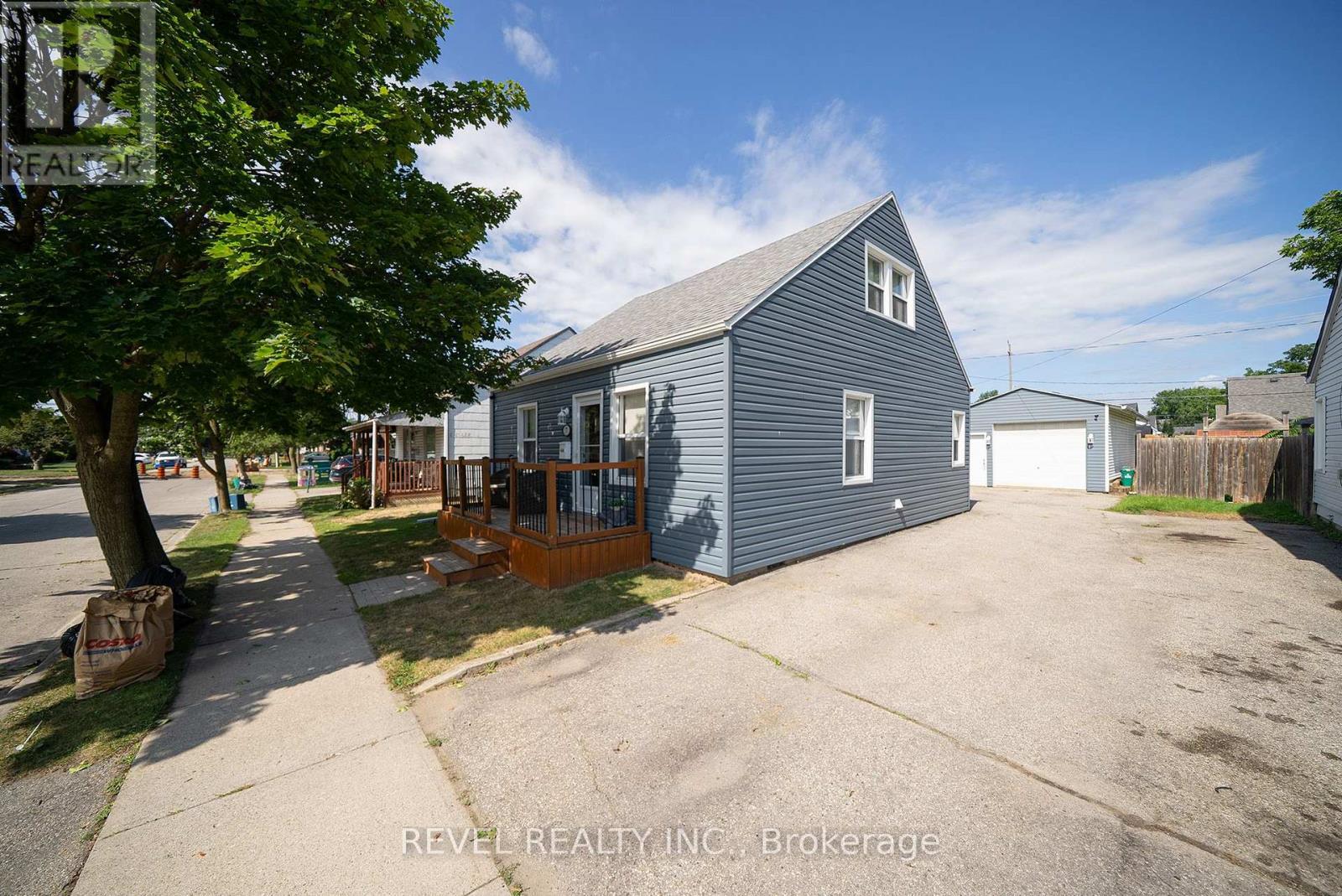 77 Eighth Avenue, Brantford, ON - Outdoor