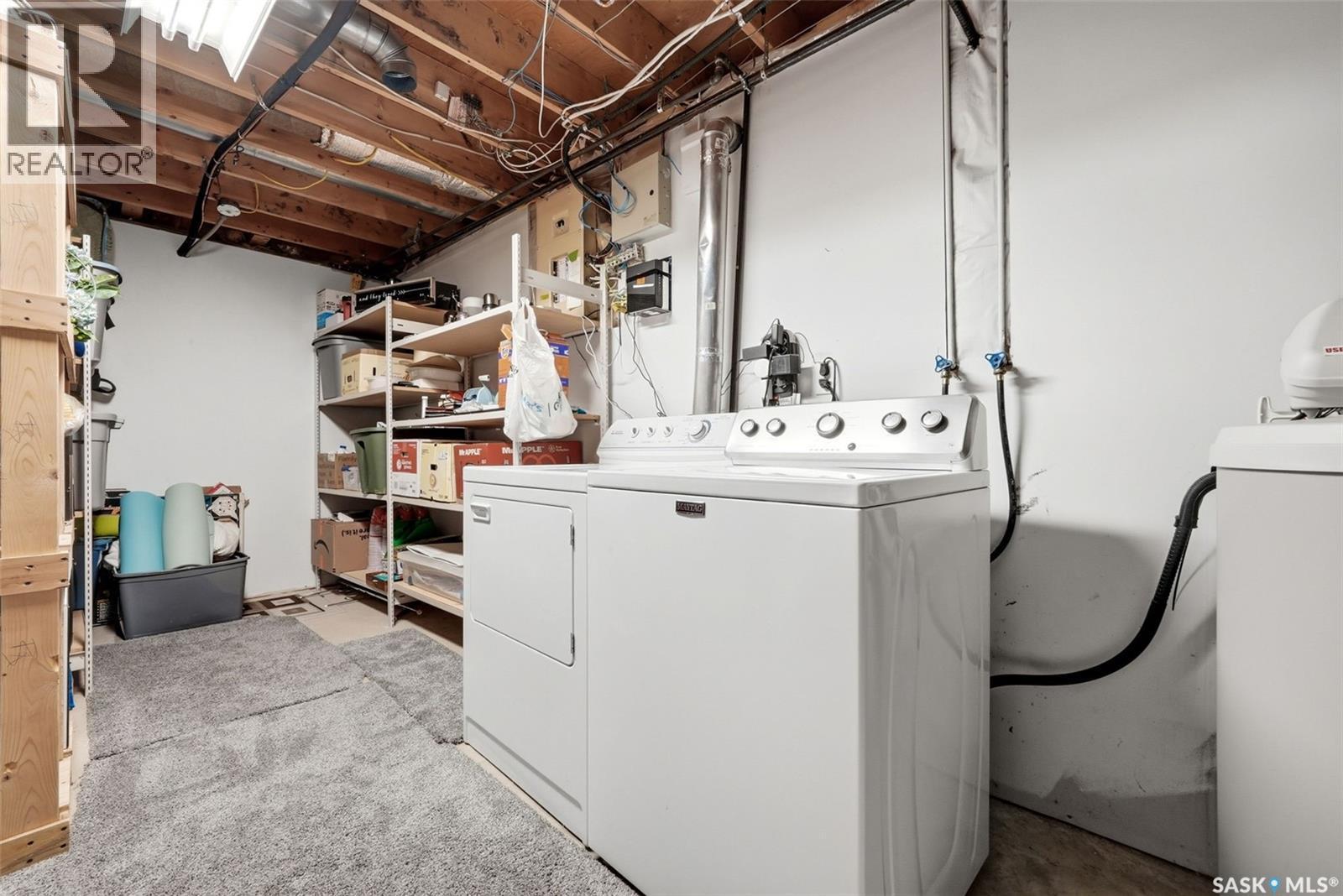 7310 Cribbs Bay, Regina, SK - Indoor Photo Showing Laundry Room