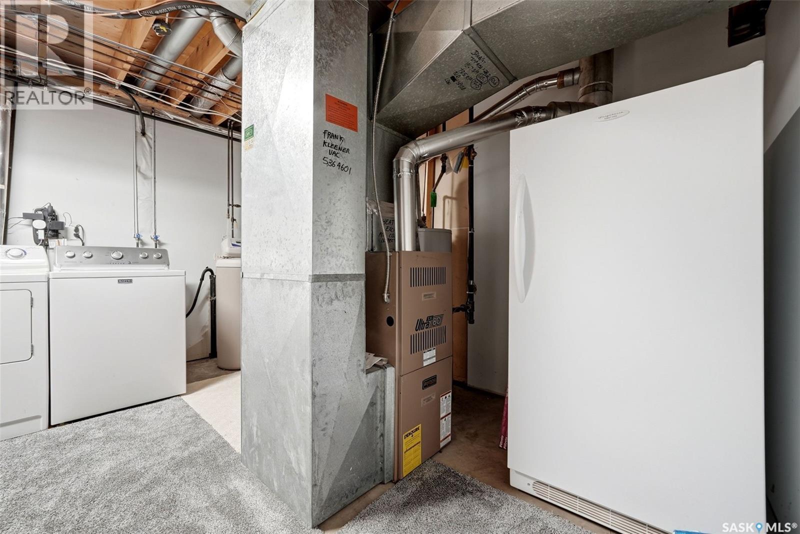 7310 Cribbs Bay, Regina, SK - Indoor Photo Showing Laundry Room