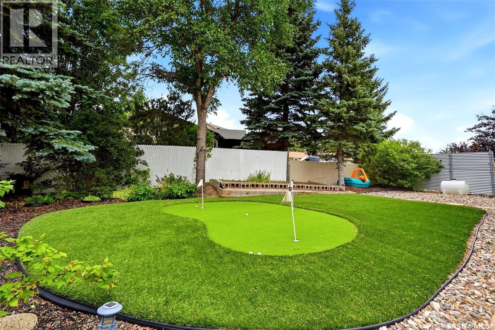 7310 Cribbs Bay, Regina, SK - Outdoor With Backyard