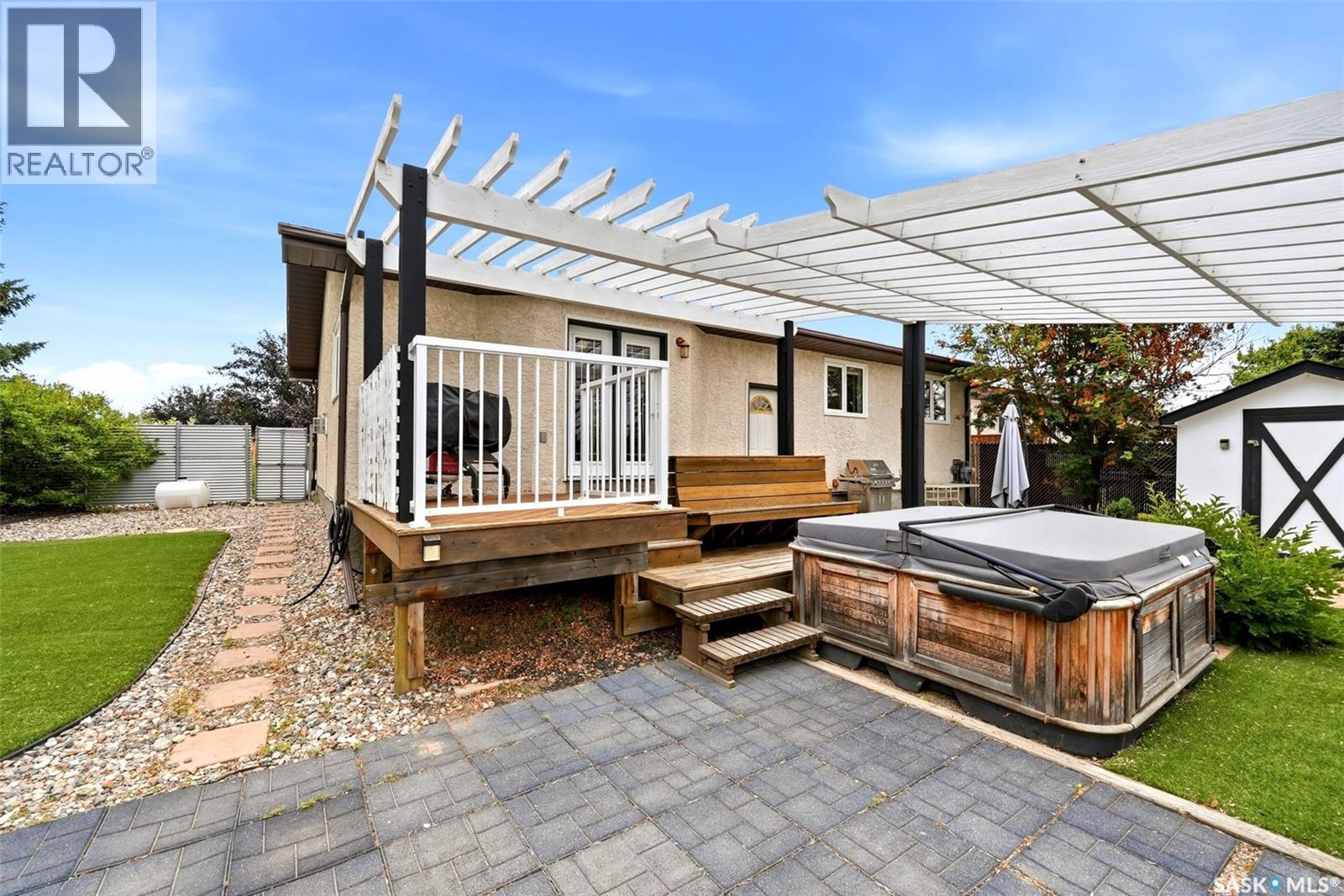 7310 Cribbs Bay, Regina, SK - Outdoor With Deck Patio Veranda With Exterior