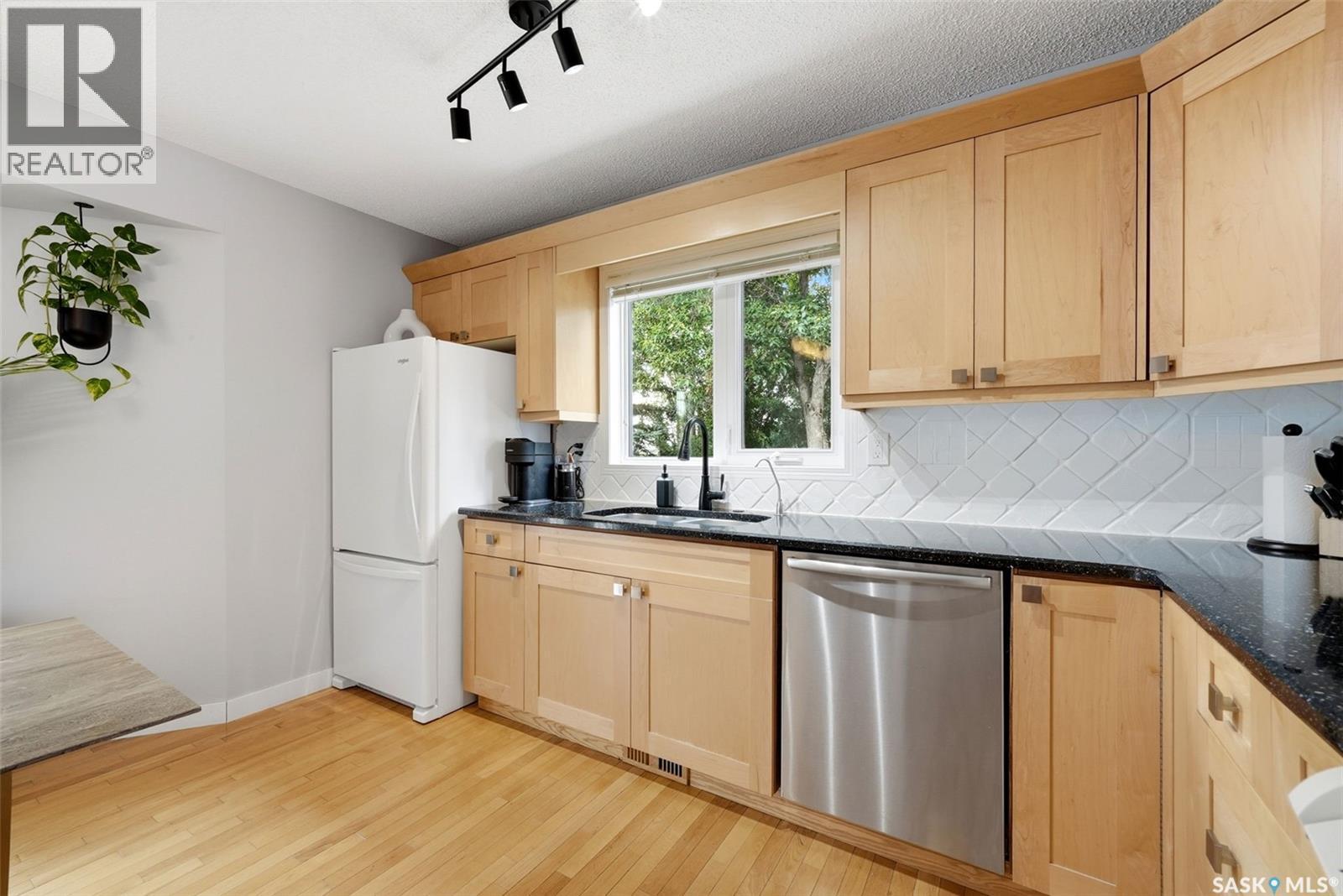 7310 Cribbs Bay, Regina, SK - Indoor Photo Showing Kitchen