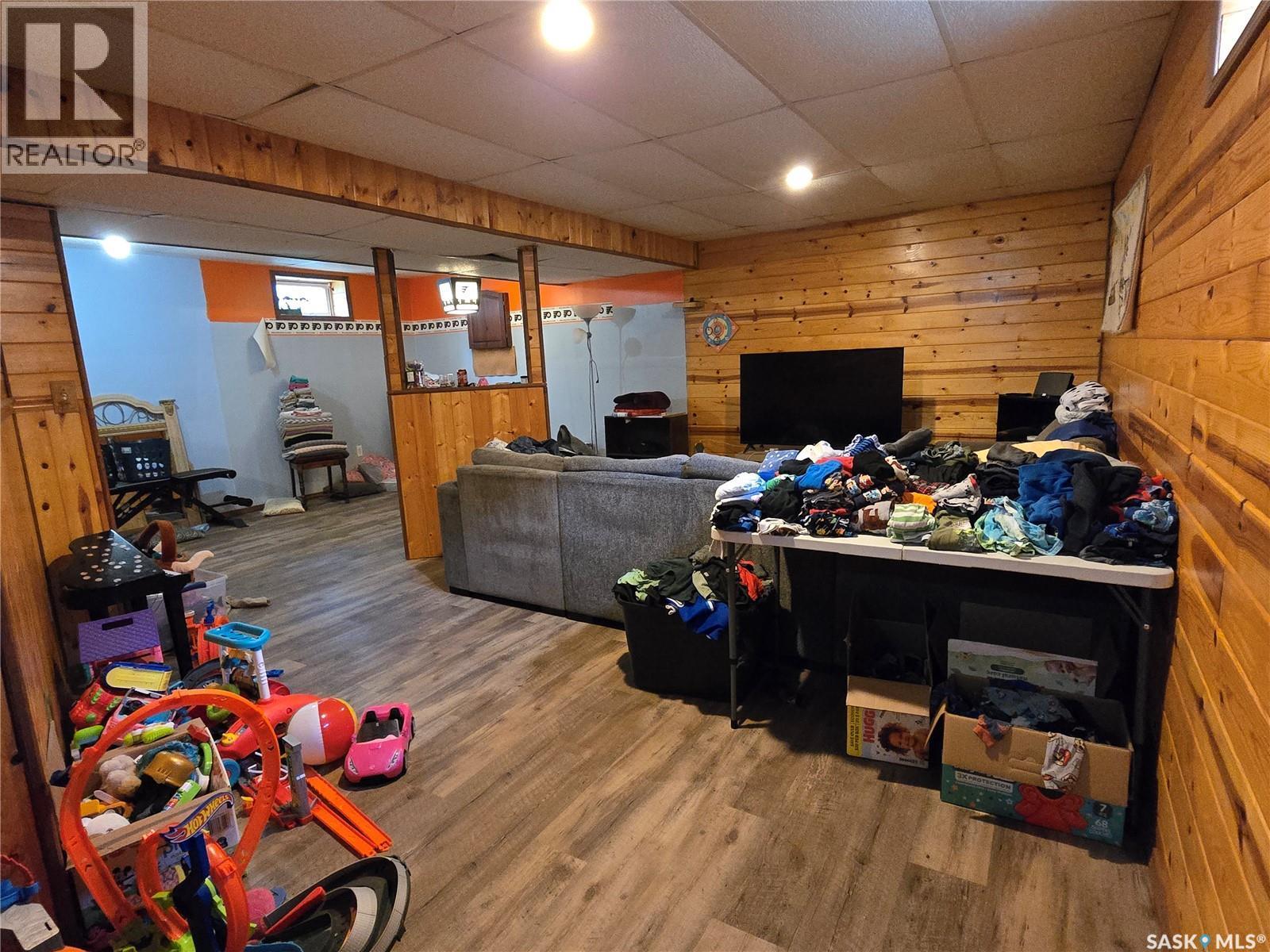 127 1St Avenue, Osler, SK - Indoor