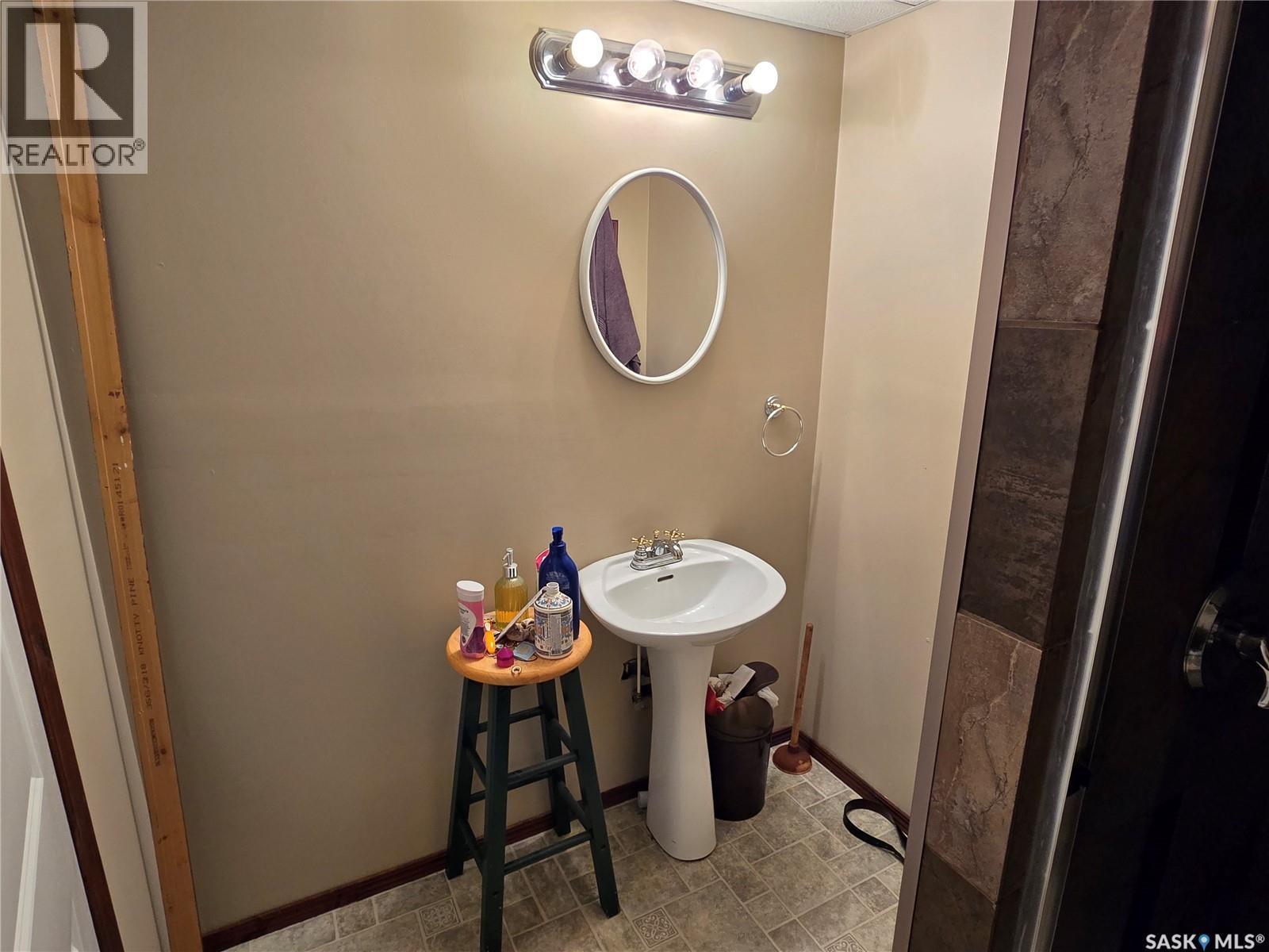 127 1St Avenue, Osler, SK - Indoor Photo Showing Bathroom