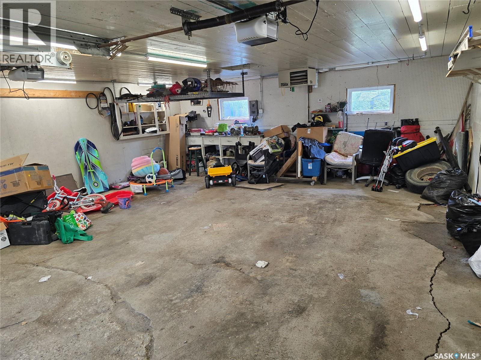 127 1St Avenue, Osler, SK - Indoor Photo Showing Garage