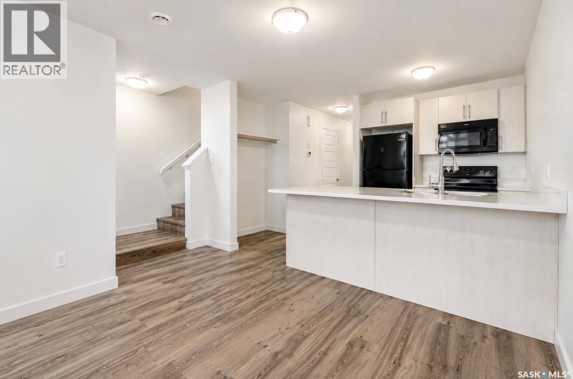 2464 Francis Street, Regina, SK - Indoor Photo Showing Kitchen