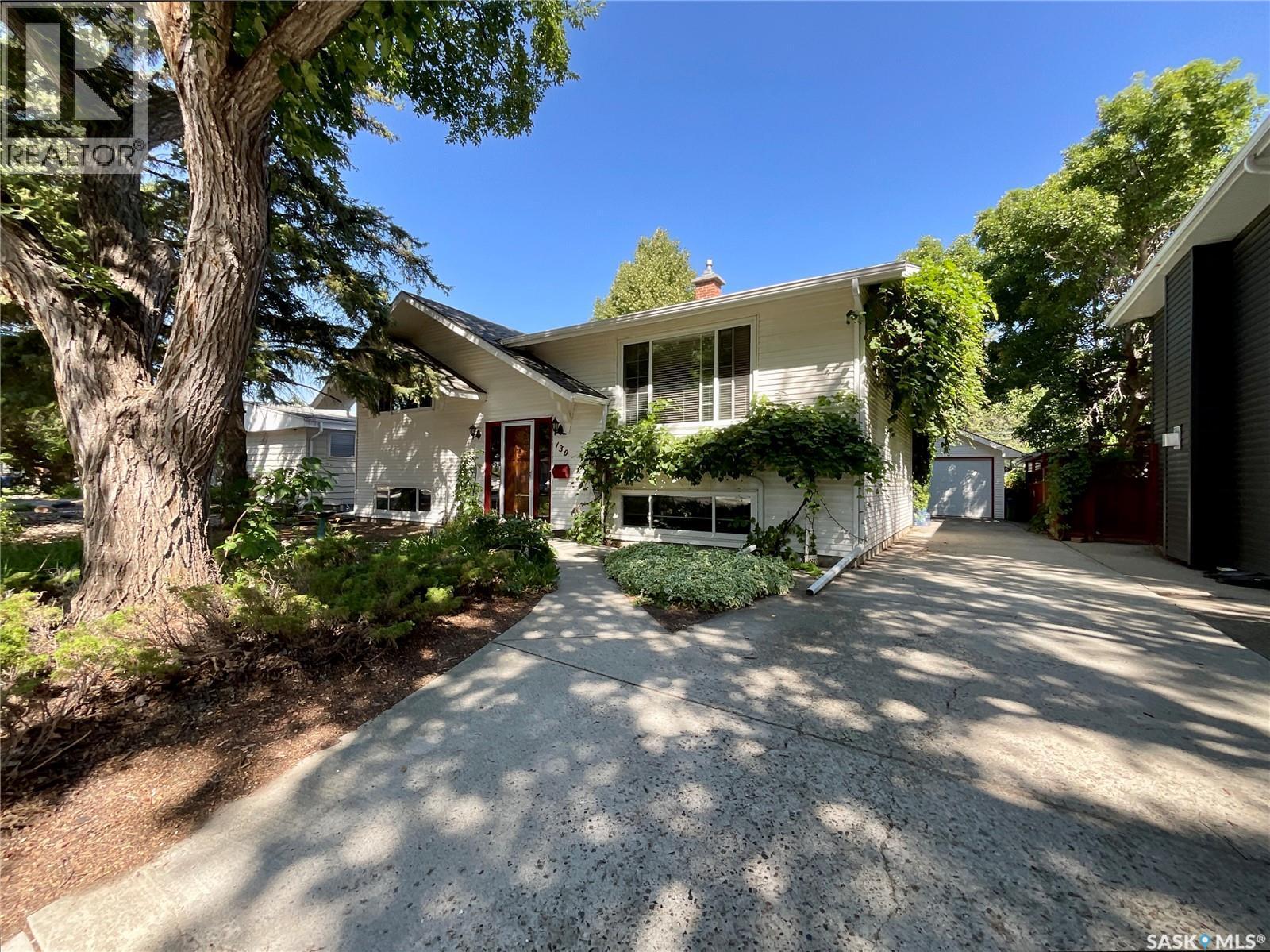 130 Cameron Crescent, Regina, SK - Outdoor