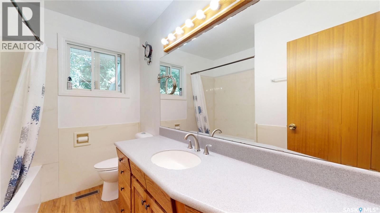 130 Cameron Crescent, Regina, SK - Indoor Photo Showing Bathroom