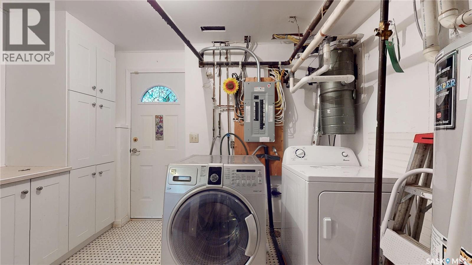 130 Cameron Crescent, Regina, SK - Indoor Photo Showing Laundry Room
