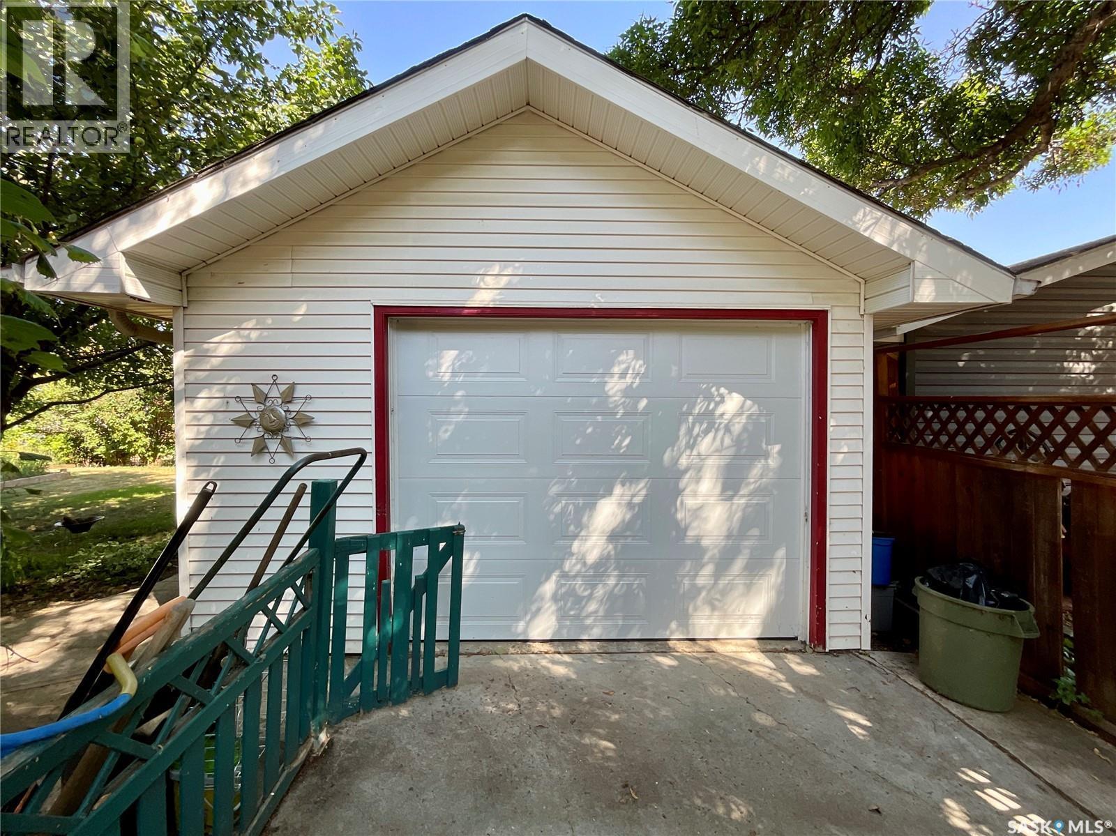 130 Cameron Crescent, Regina, SK - Outdoor With Exterior