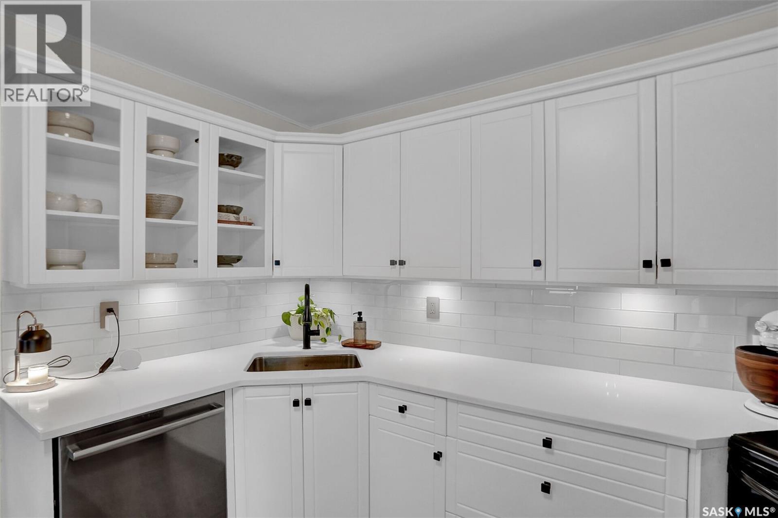 2807 Fleury Street, Regina, SK - Indoor Photo Showing Kitchen