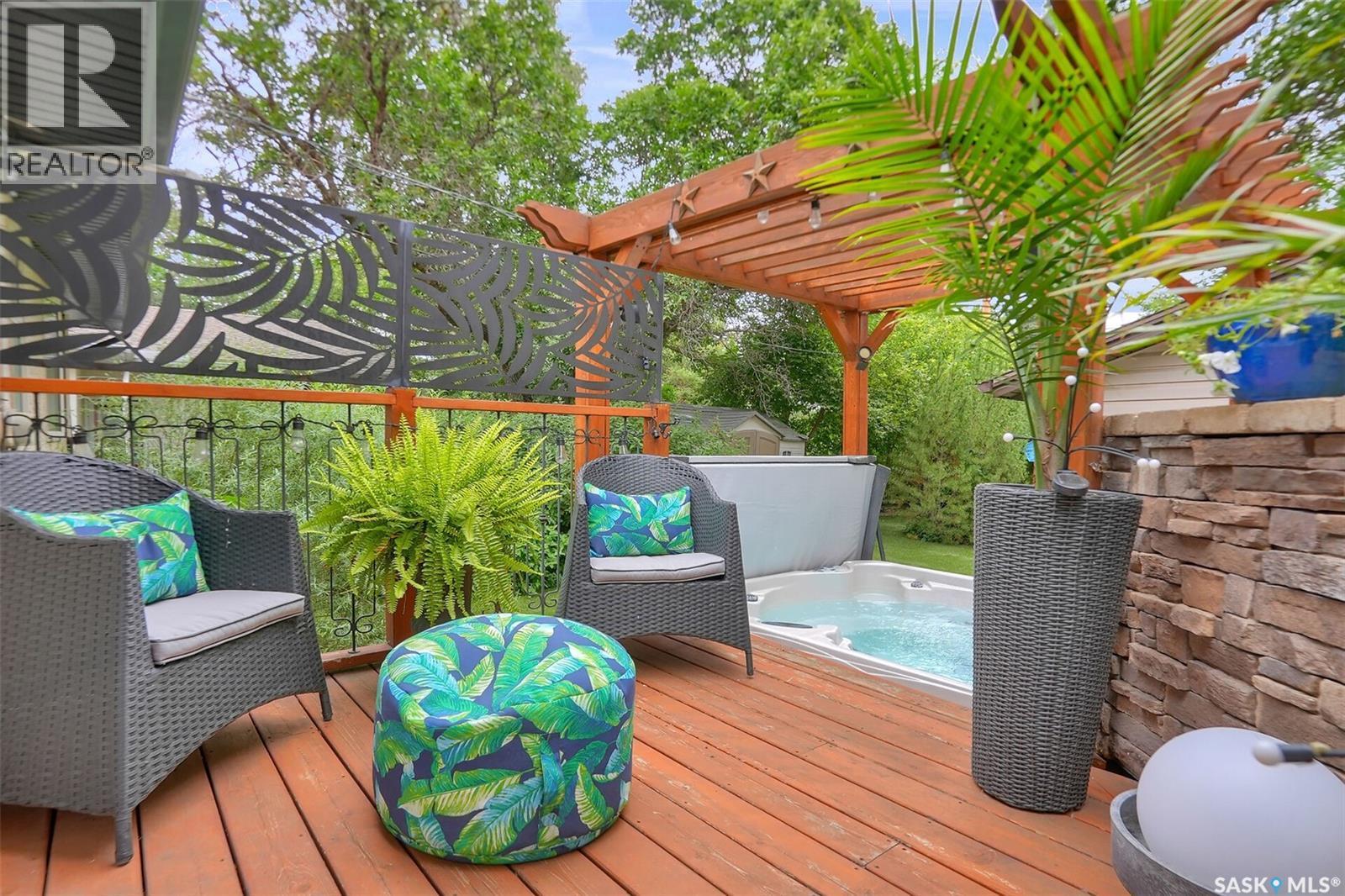 2807 Fleury Street, Regina, SK - Outdoor With Deck Patio Veranda With Exterior