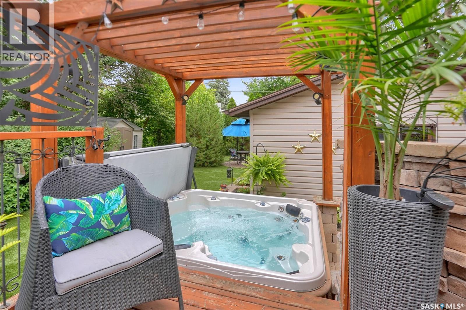 2807 Fleury Street, Regina, SK - Outdoor With Deck Patio Veranda With Exterior