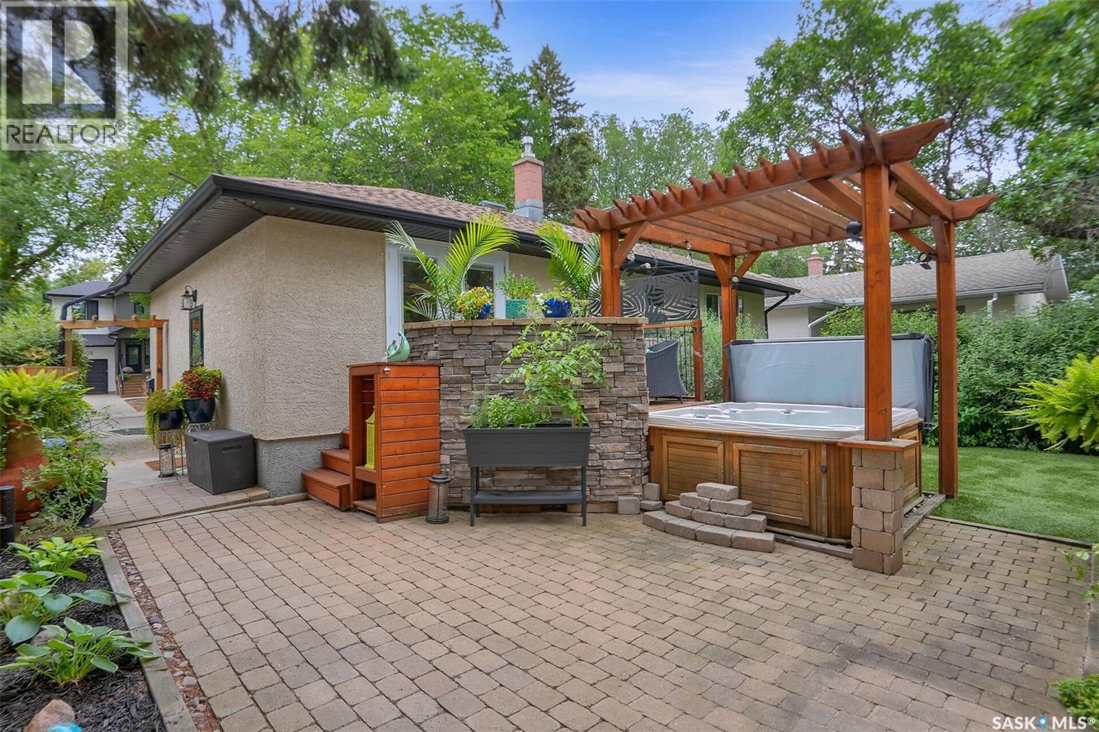 2807 Fleury Street, Regina, SK - Outdoor