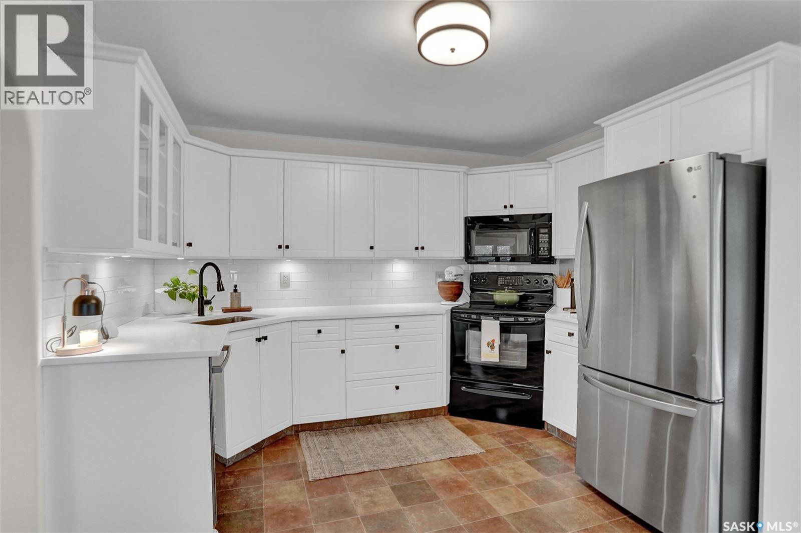 2807 Fleury Street, Regina, SK - Indoor Photo Showing Kitchen