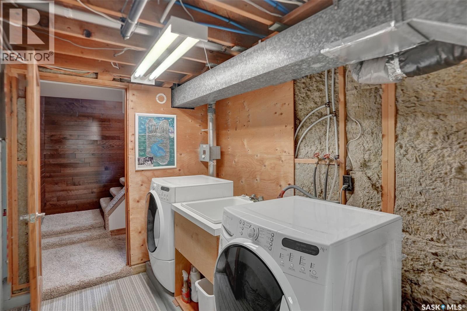 2807 Fleury Street, Regina, SK - Indoor Photo Showing Laundry Room