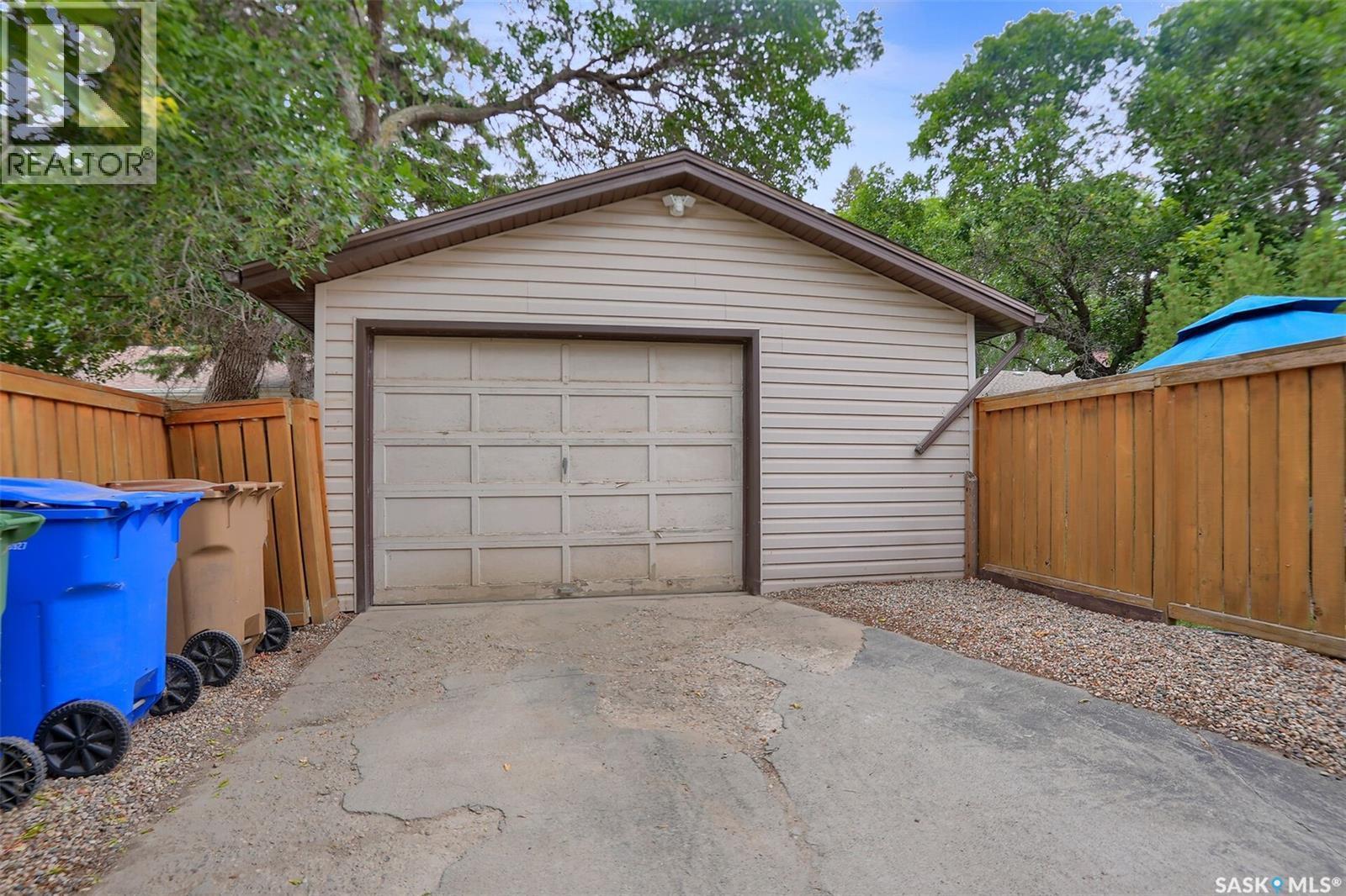 2807 Fleury Street, Regina, SK - Outdoor With Exterior
