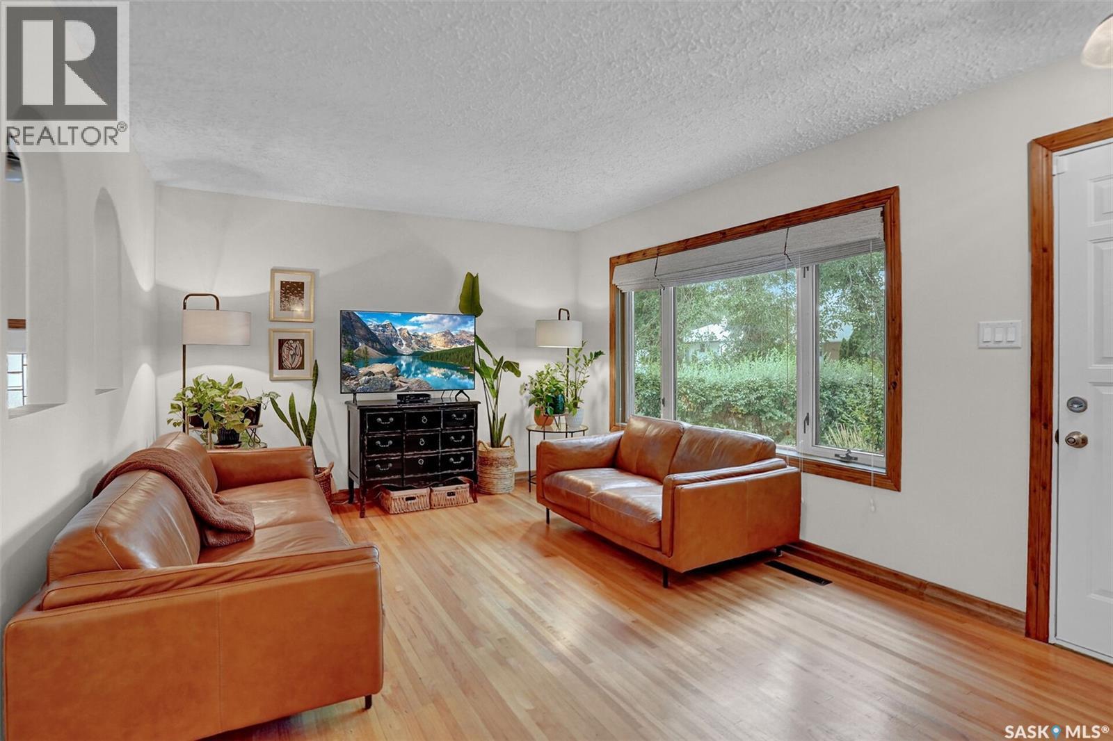 2807 Fleury Street, Regina, SK - Indoor Photo Showing Living Room