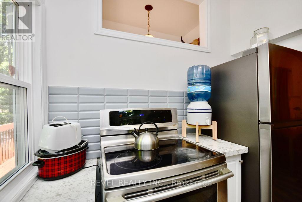 39 Domar Road, Tiny, ON - Indoor Photo Showing Kitchen
