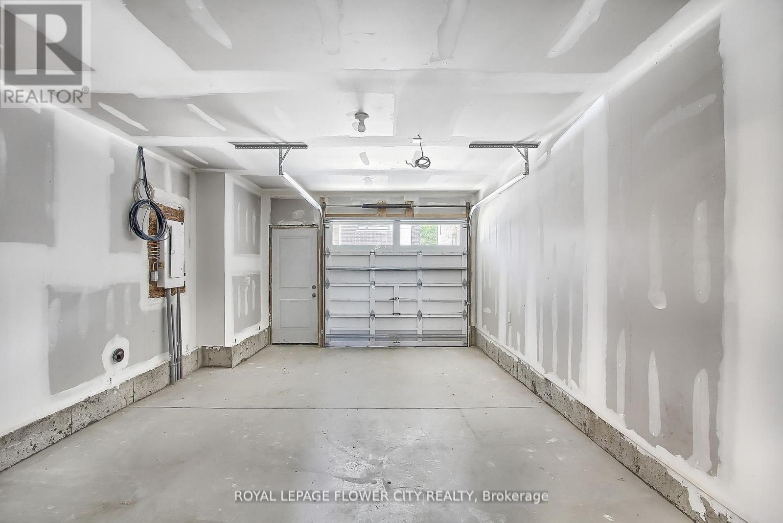 69 Sidney Rose Common, St. Catharines, ON - Indoor Photo Showing Garage