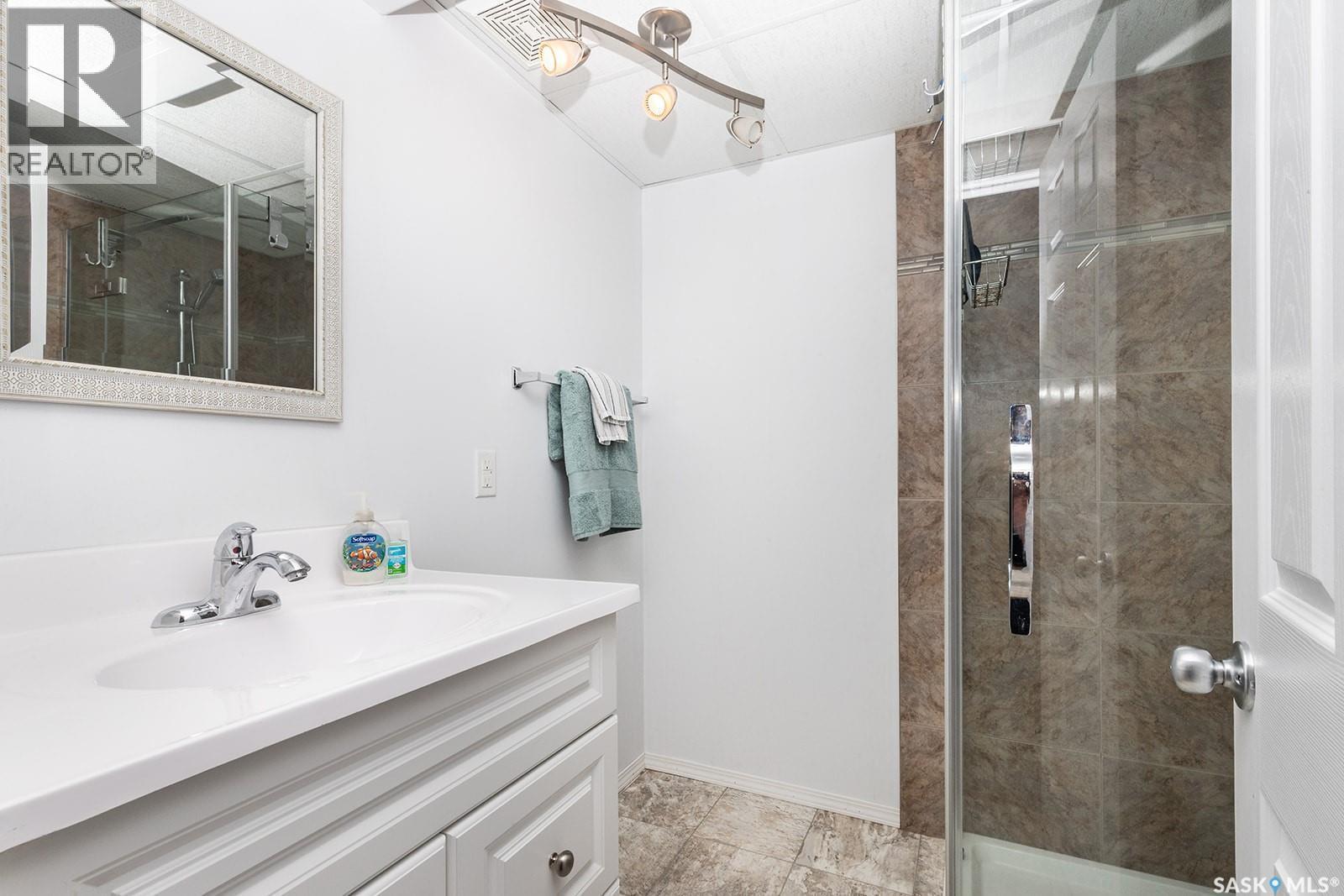 1706 Ruth Street E, Saskatoon, SK - Indoor Photo Showing Bathroom
