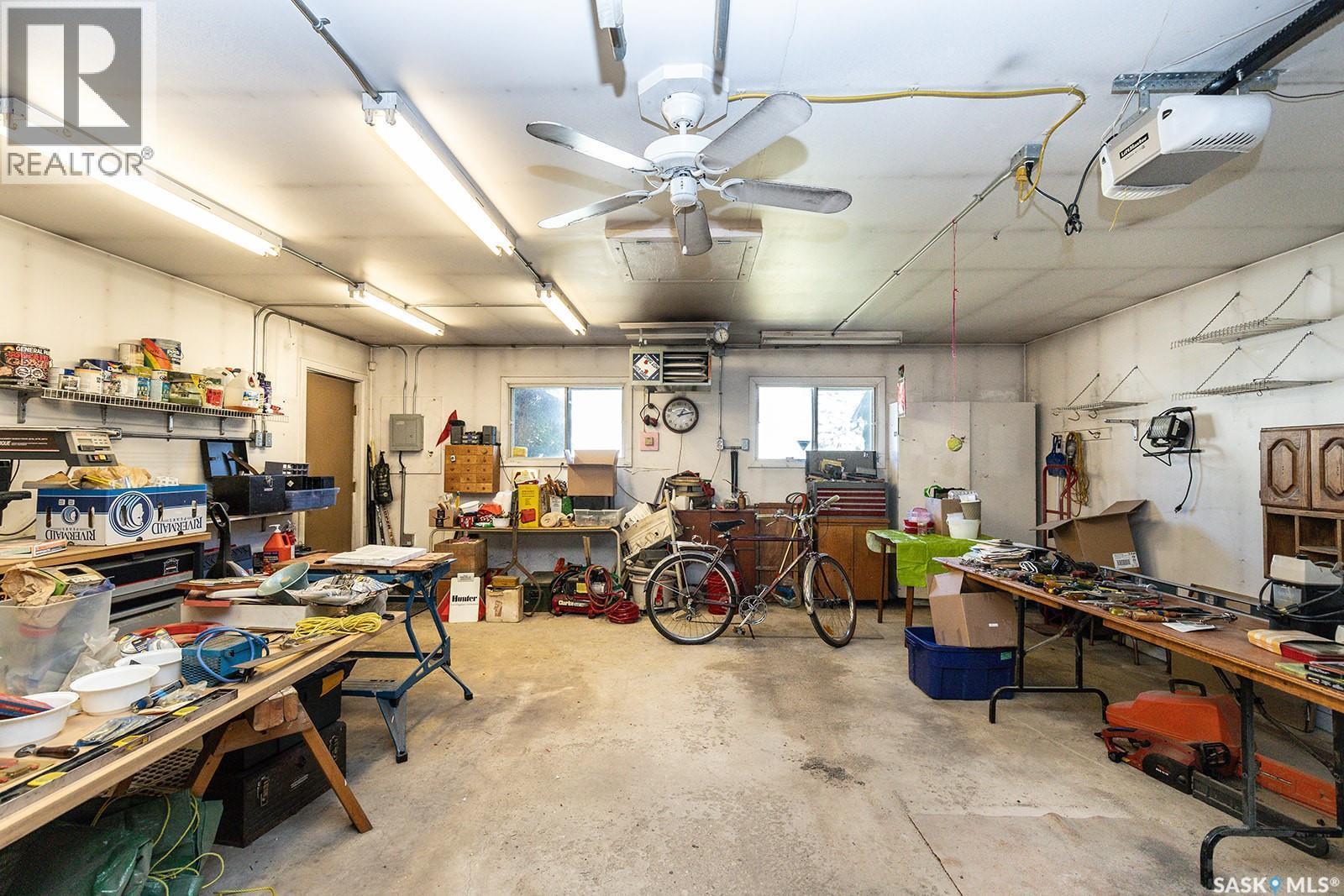 1706 Ruth Street E, Saskatoon, SK - Indoor Photo Showing Garage