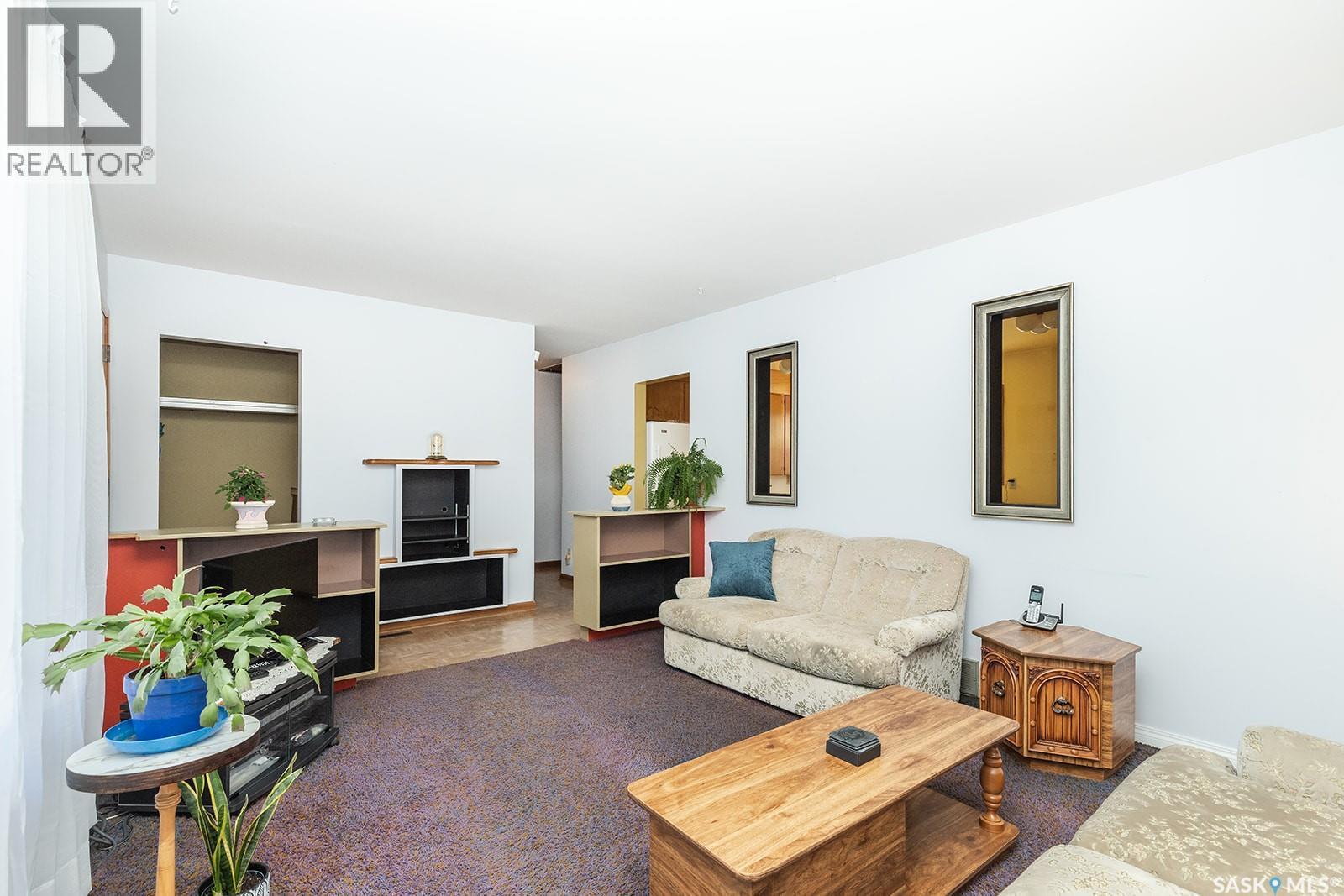 1706 Ruth Street E, Saskatoon, SK - Indoor Photo Showing Living Room