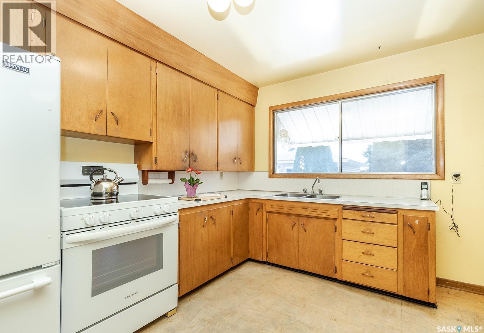 1706 Ruth Street E, Saskatoon, SK - Indoor Photo Showing Kitchen With Double Sink