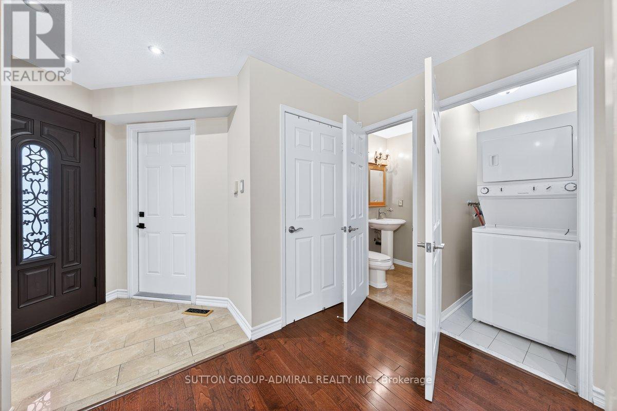 126 Redondo Drive E, Vaughan, ON - Indoor Photo Showing Laundry Room