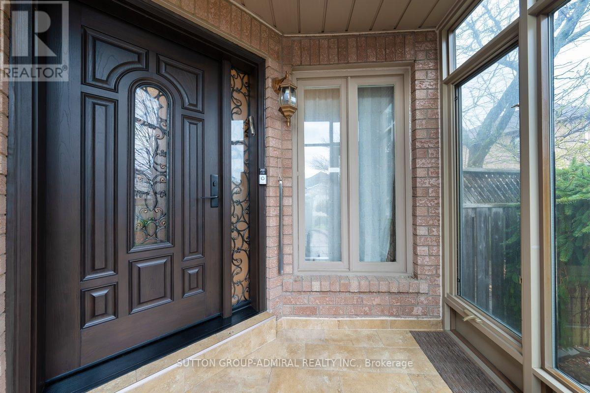 126 Redondo Drive E, Vaughan, ON - Outdoor With Exterior