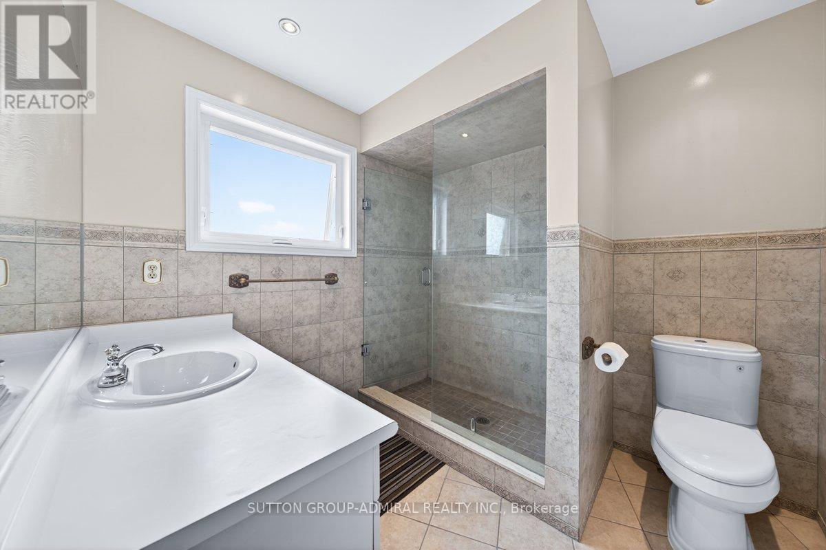 126 Redondo Drive E, Vaughan, ON - Indoor Photo Showing Bathroom