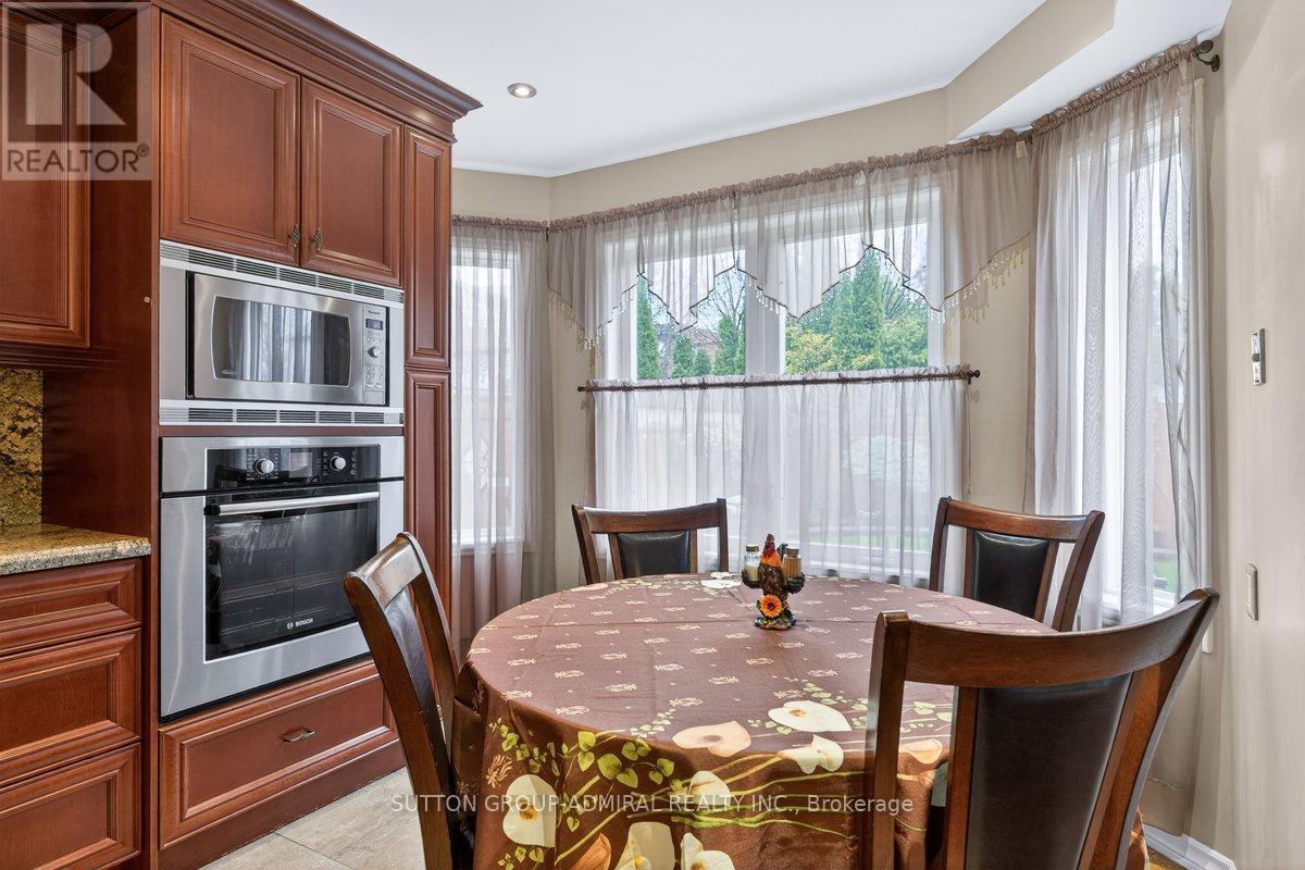 126 Redondo Drive E, Vaughan, ON - Indoor Photo Showing Dining Room