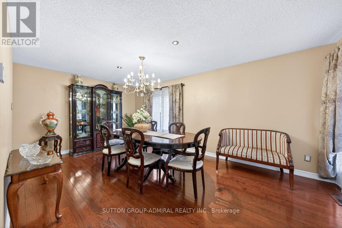 126 Redondo Drive E, Vaughan, ON - Indoor Photo Showing Dining Room