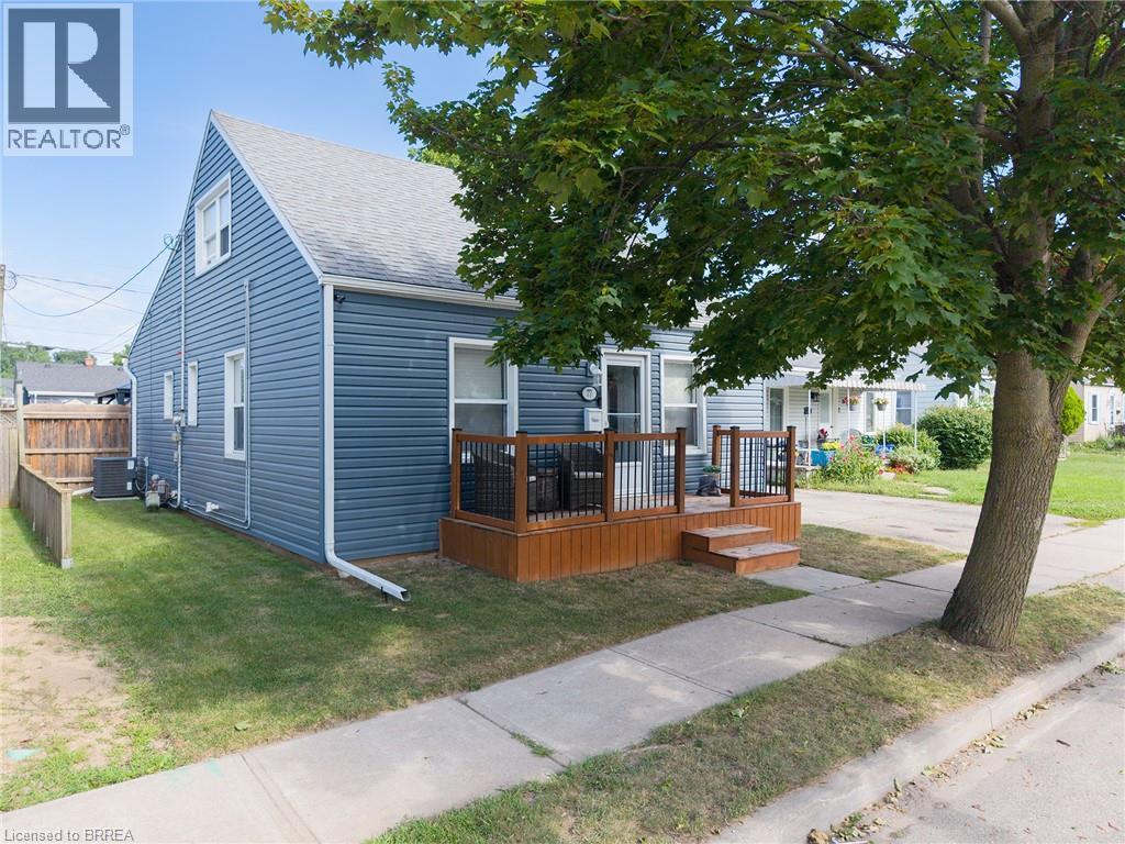 77 Eighth Avenue, Brantford, ON - Outdoor With Deck Patio Veranda