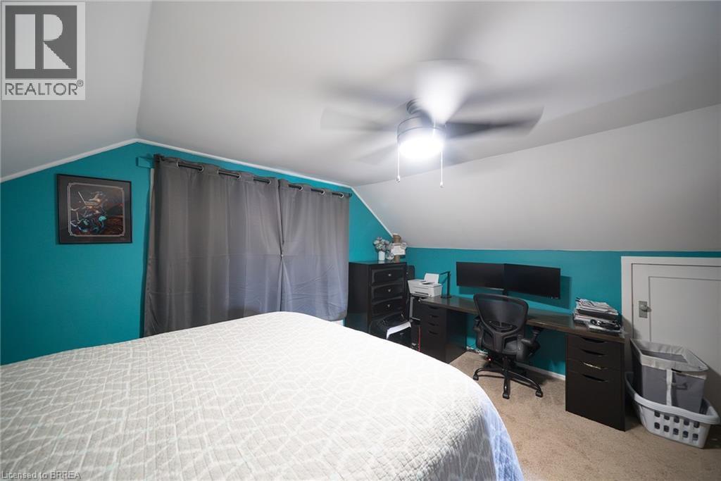77 Eighth Avenue, Brantford, ON - Indoor Photo Showing Bedroom