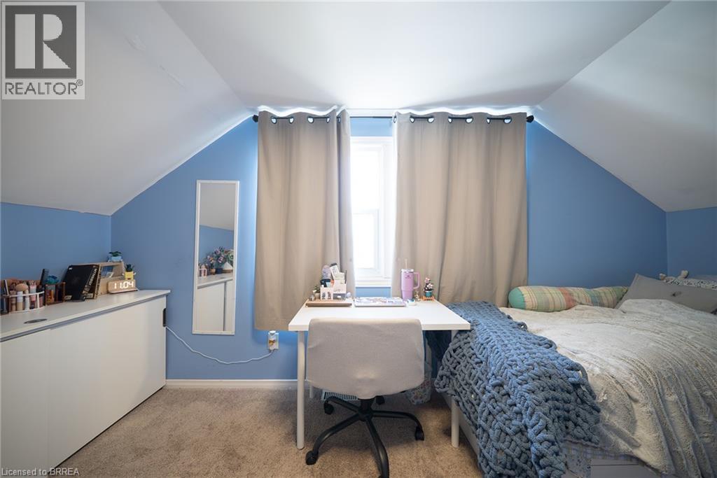 77 Eighth Avenue, Brantford, ON - Indoor Photo Showing Bedroom