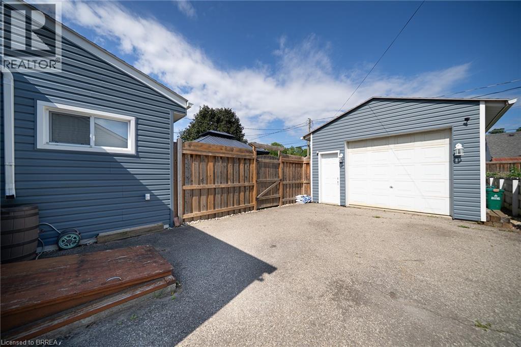 77 Eighth Avenue, Brantford, ON - Outdoor With Exterior