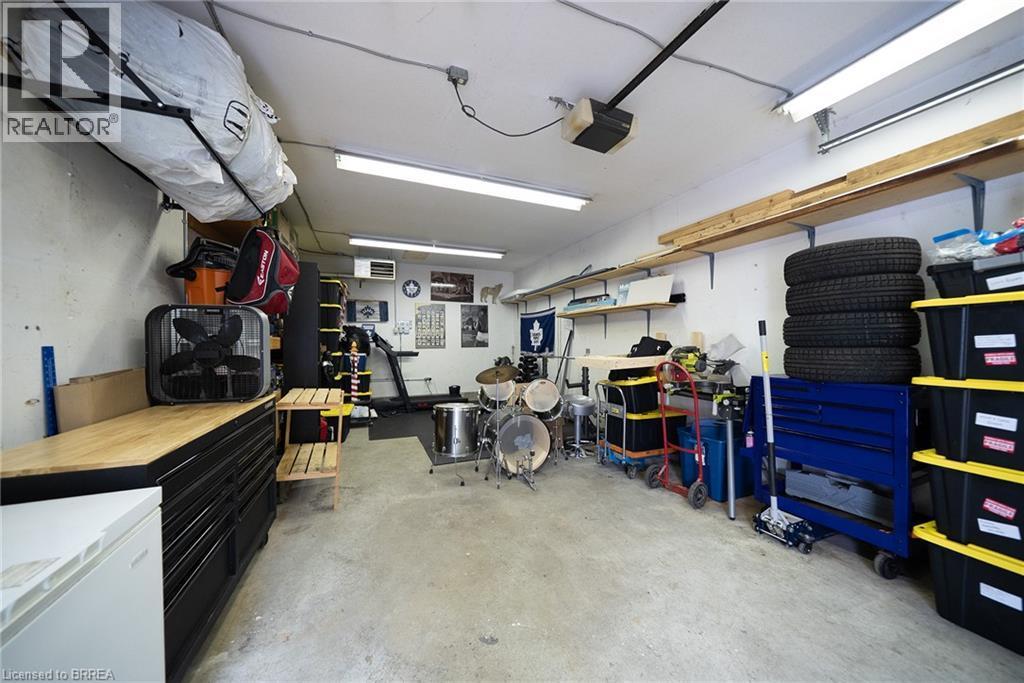 77 Eighth Avenue, Brantford, ON - Indoor Photo Showing Garage