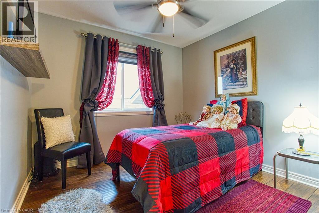 7192 Kelly Drive, Niagara Falls, ON - Indoor Photo Showing Bedroom