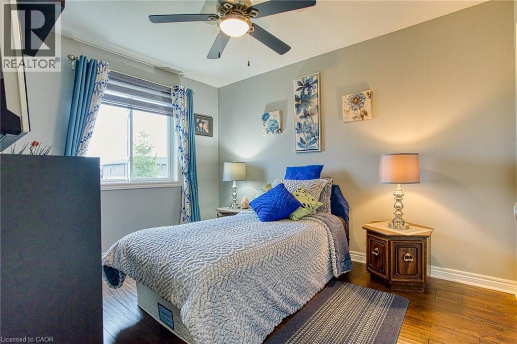7192 Kelly Drive, Niagara Falls, ON - Indoor Photo Showing Bedroom
