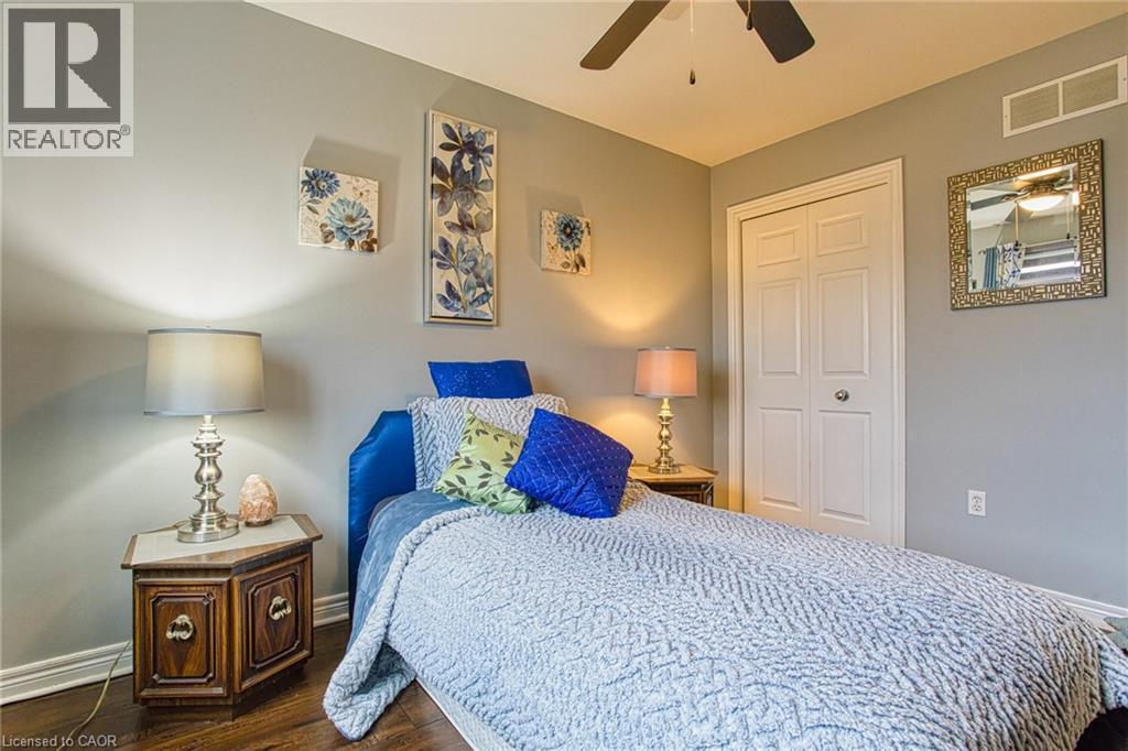 7192 Kelly Drive, Niagara Falls, ON - Indoor Photo Showing Bedroom