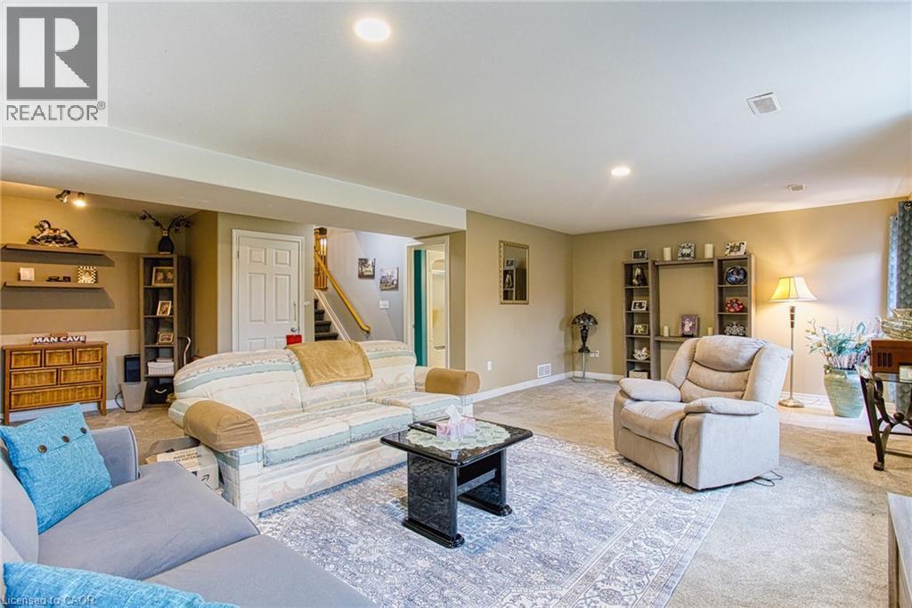 7192 Kelly Drive, Niagara Falls, ON - Indoor Photo Showing Living Room