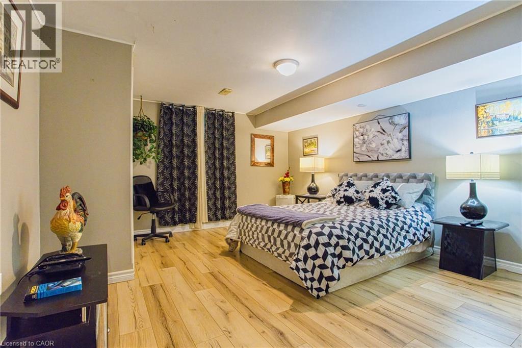 7192 Kelly Drive, Niagara Falls, ON - Indoor Photo Showing Bedroom